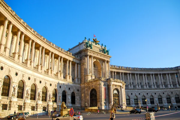 Hofburg neue burg bölümünde, Heldenplatz, Viyana görüldü — Stok fotoğraf