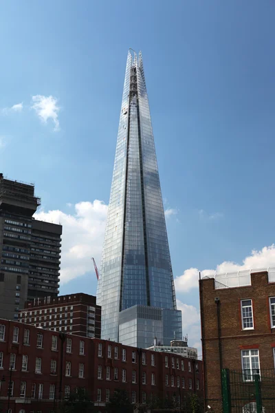 The shard, entworfen von renzo piano, ist ein 95-stöckiges Hochhaus in London Stockbild