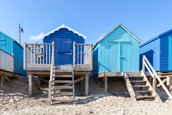 Blauwe Strandhutten — Stockfoto