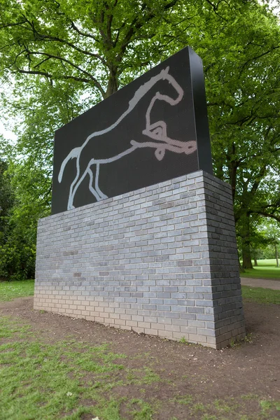 Galoppierendes Pferd von julian opie im yorkshire sculpture park, uk Stockfoto