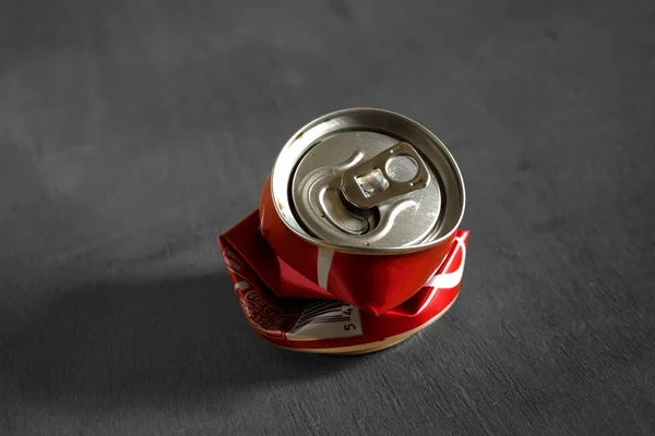 Coca Cola, Metallbox, rot, Getränk, Ökologie, — Stockfoto
