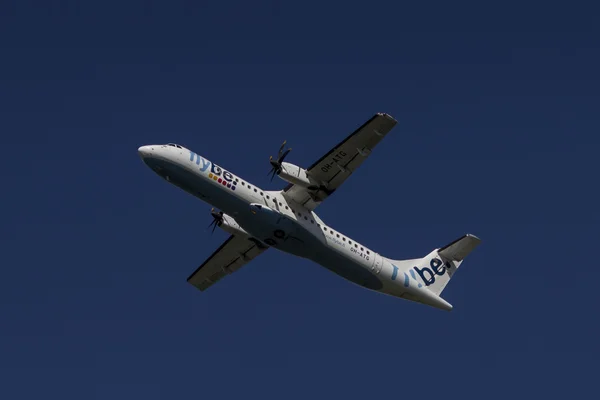 Líneas aéreas transportan compañías aeronáuticas comerciales — Foto de Stock