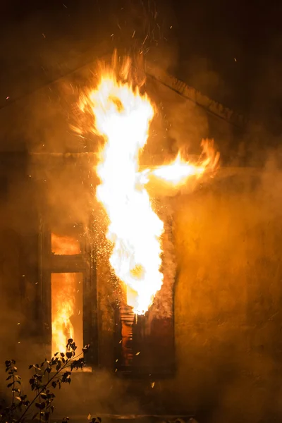 Yangın, tamamen konut ev