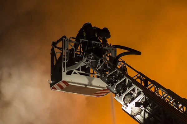 Bomberos en el trabajo — Foto de Stock