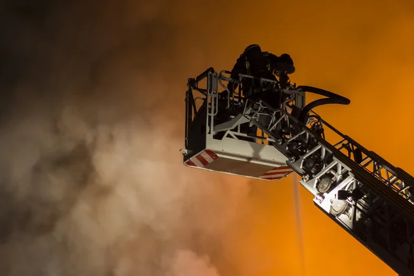 Bomberos en el trabajo — Foto de Stock