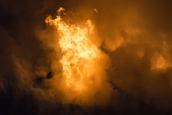 Yangın, tamamen konut ev