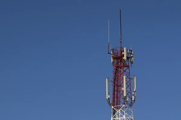 Antena de telecomunicações — Fotografia de Stock