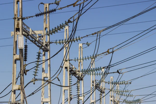 High voltage transmission pylon on blue sky background — Stock Photo, Image