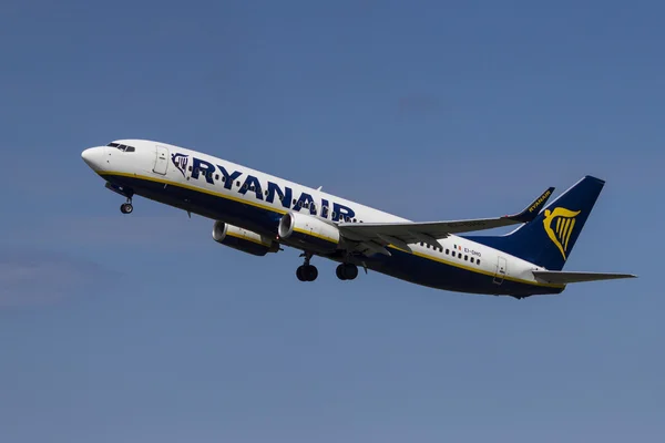 May, 30th, 2013, Riga International Airport, RIX, Ryanair, Boeing 737-8AS — Stock Photo, Image