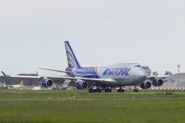 30 мая 2013 года, Международный аэропорт Риги, RIX, National Airlines, Boeing 747 — стоковое фото