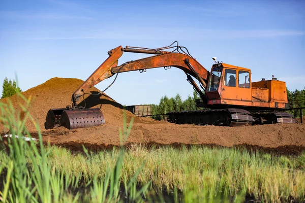 Special Equipment Collecting Peat Peat Extraction Process Agriculture Industry Peat — Stock Photo, Image