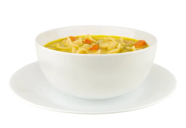 Куриный суп с лапшой на белом фоне — стоковое фото