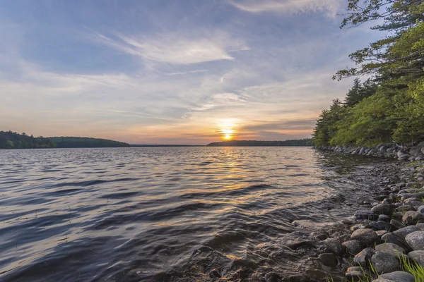 Pôr do sol no lago — Fotografia de Stock