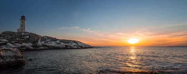 Panorama do Farol de Peggys Cove ao pôr-do-sol — Fotografia de Stock