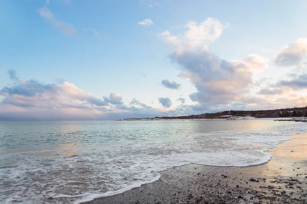 Ocean shore op een winterdag — Stockfoto