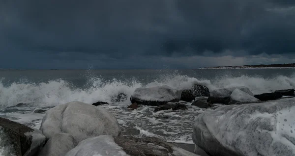 Ocean shore on a winter day — Stock Photo, Image