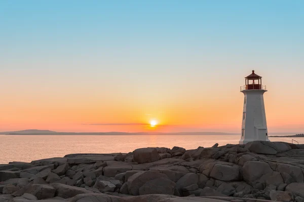 Peggys Cove's Lighthouse at Sunset — Stock Photo, Image