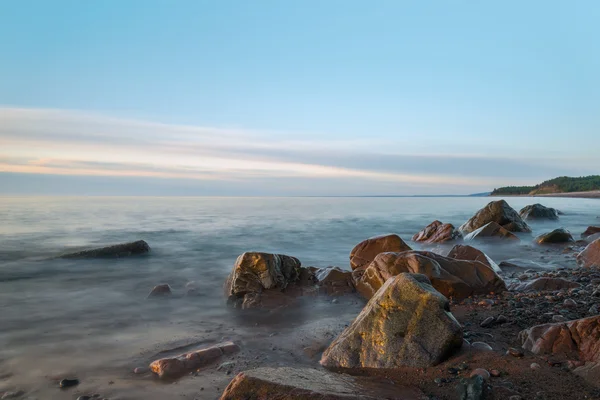 okyanus kıyısında (yavaş çekim hızı)