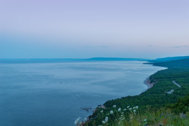 alacakaranlıkta cabot trail sahil sahnesinde