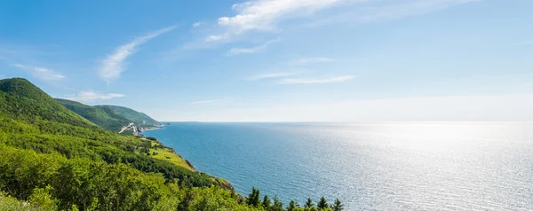 Panorama d'une scène côtière sur le sentier des cabots — Photo