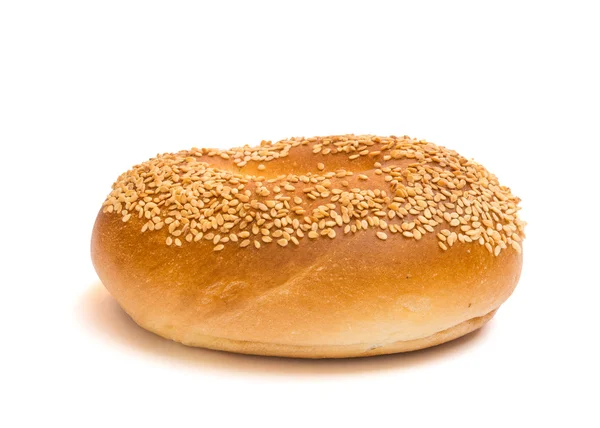 Sesame seed bagel isolated on a white background — Stock Photo, Image