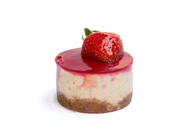 beyaz zemin üzerine taze Çilekli pasta