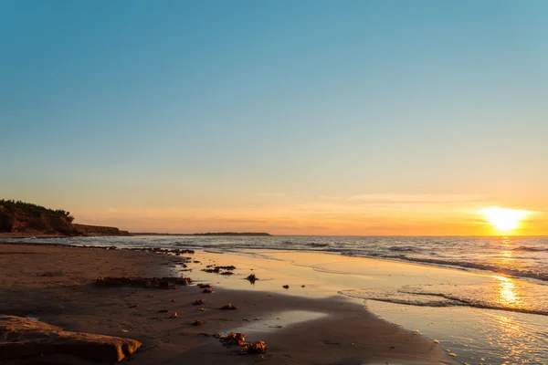 Ocean plaża o zachodzie słońca — Zdjęcie stockowe