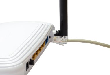 Wi fi yönlendirici ve internet kablosu