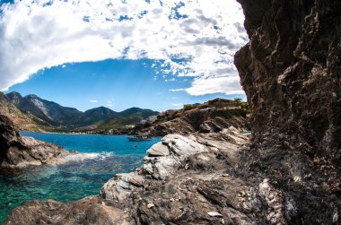 defne ve Girit Adası Yunanistan uçurumlarda çevrili plaj