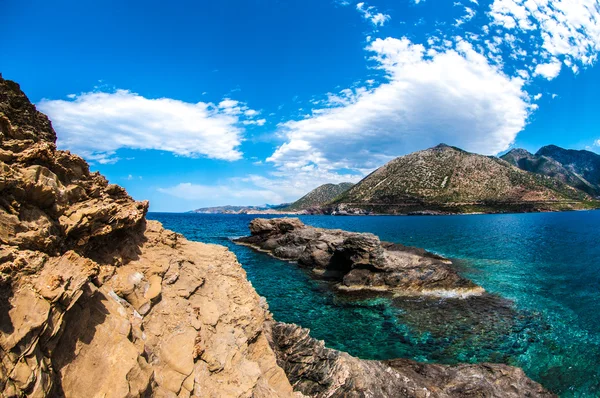 Paisaje con cielo marino y roca —  Fotos de Stock