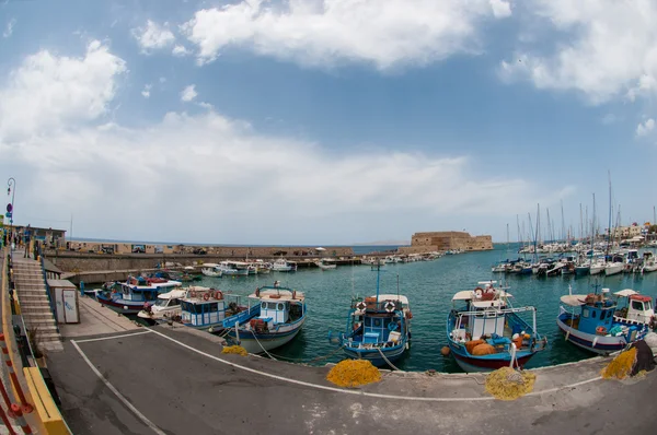 Venetianska fortezza och den gamla hamnen i heraklion stad — Stockfoto