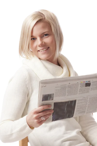 Reading the newspaper — Stock Photo, Image