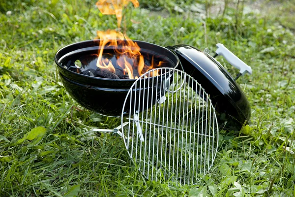 Träkolsgrill — Stockfoto