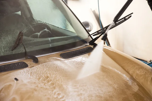 Lavando el coche — Foto de Stock