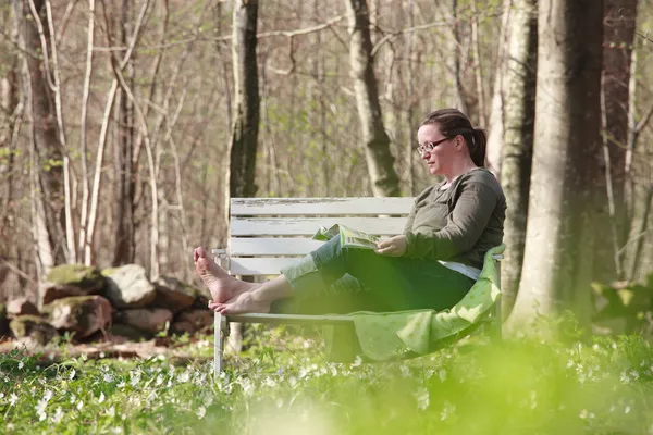 Ontspannen in de tuin — Stockfoto