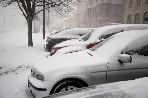 Voitures couvertes de neige — Photo