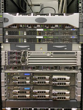 Yerel alan ağı (LAN) kontrol panelindeki ethernet kablolarını değiştir