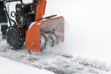 Kar temizleyici - kışın kar temizleme için en iyi yardımcı