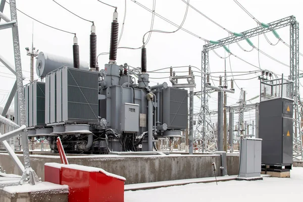 Силовий Трансформатор Зовнішній Електричній Підстанції Високої Напруги Взимку — стокове фото