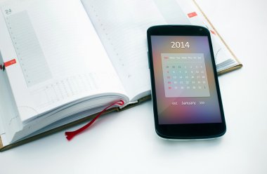 Modern cep telefonu ile 2014 için takvim.