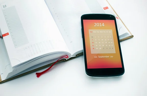 Nowoczesny telefon komórkowy z kalendarza do września 2014. koncepcja fo — Zdjęcie stockowe