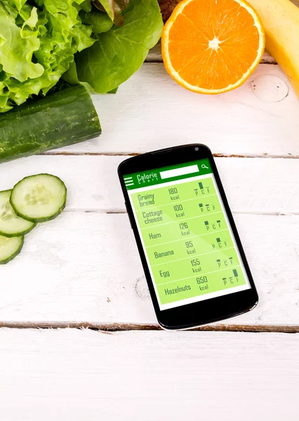 Tellen van calorieën in smartphone. concept van app voor de gezondheidszorg — Stockfoto