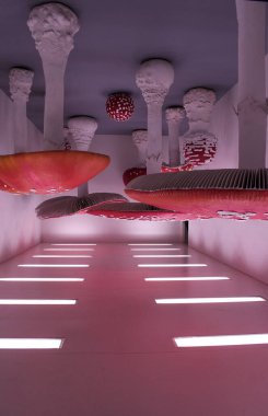Milan, İtalya, 12-12-2021: 1993 yılında Miuccia Prada tarafından kurulan bir kültür kurumu olan Fondazione Prada 'da Carsten Hller' ın Synchro System (2000) projesinin bir parçası olan Tepetaklak Mantar Odasının Ayrıntıları