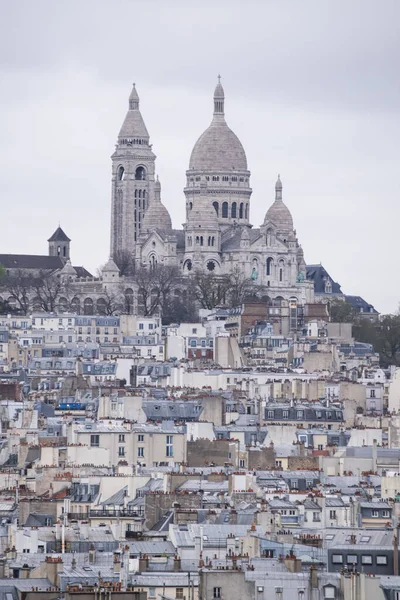 Paris, Fransa, Avrupa: Eiffel Kulesi 'nin tepesinden şehrin en yüksek noktası Montmartre tepesi ve Roma Katolik Kilisesi 1914 yılında tamamlandı.