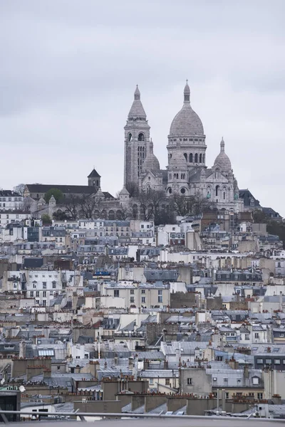 Paris, Fransa, Avrupa: Eiffel Kulesi 'nin tepesinden şehrin en yüksek noktası Montmartre tepesi ve Roma Katolik Kilisesi 1914 yılında tamamlandı.