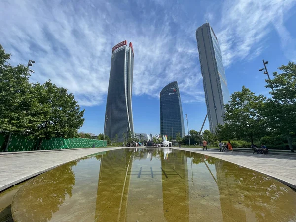 Üç kulesi olan CityLife Park, Il Dritto the Straight One (Allianz Tower), Lo Storto the Twisted One (Generali Tower), Il Curvo The Curved One, 05 / 28 / 2022. Milan, İtalya
