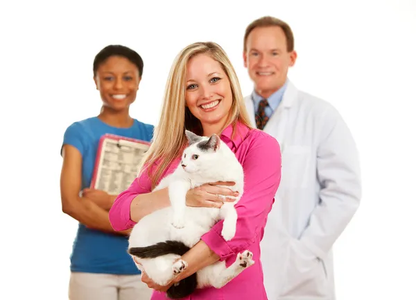 Veterinarian: Woman Holds Cat with Vet Behind — Stock Photo, Image