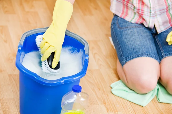 Cleaning: Getting More Soapy Water — Stock Photo, Image