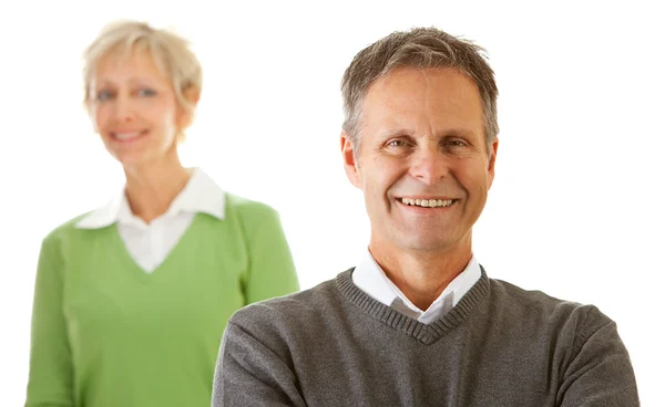 Paar: Volwassen Man met vrouw achter — Stockfoto