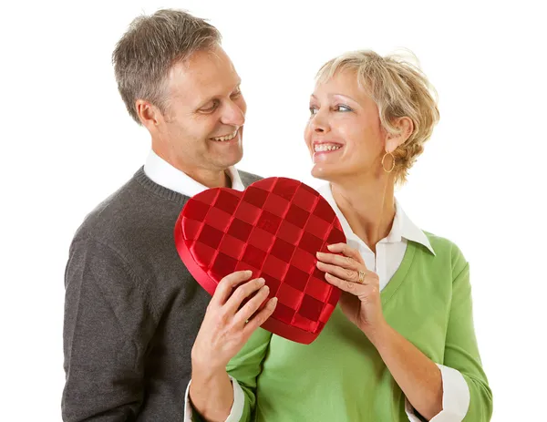 Couple: Heart Shaped Candy Box for Valentine's Day Holiday — Stock Photo, Image